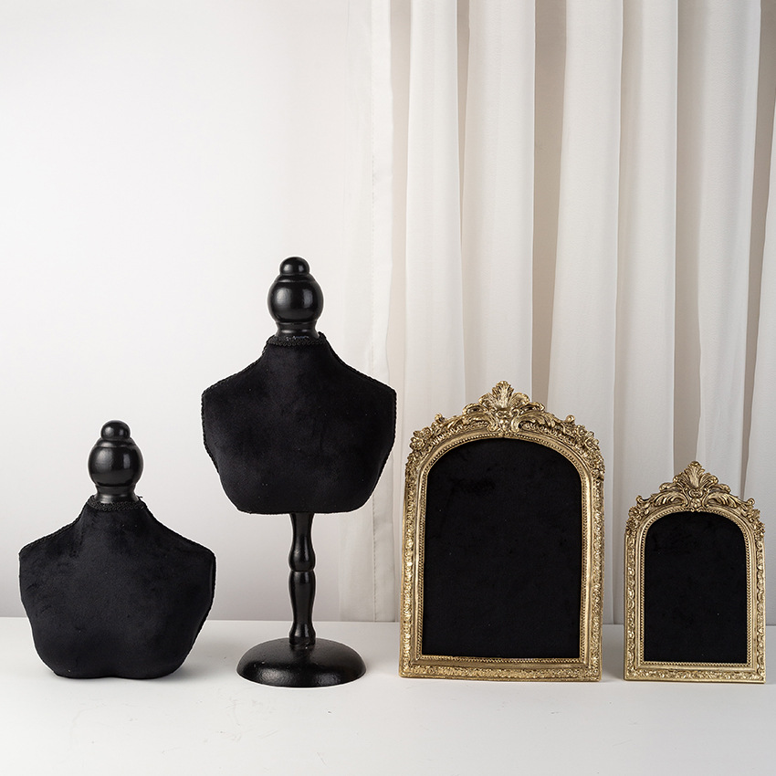 Black Velvet Bust Form Jewelry - đánh giá và giá Body Jewelry In Store